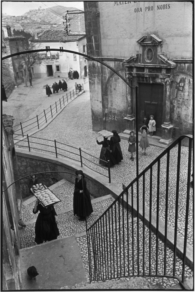 Henri Carftier-Bresson: Scanno, Abruzzo, Italy, 1951